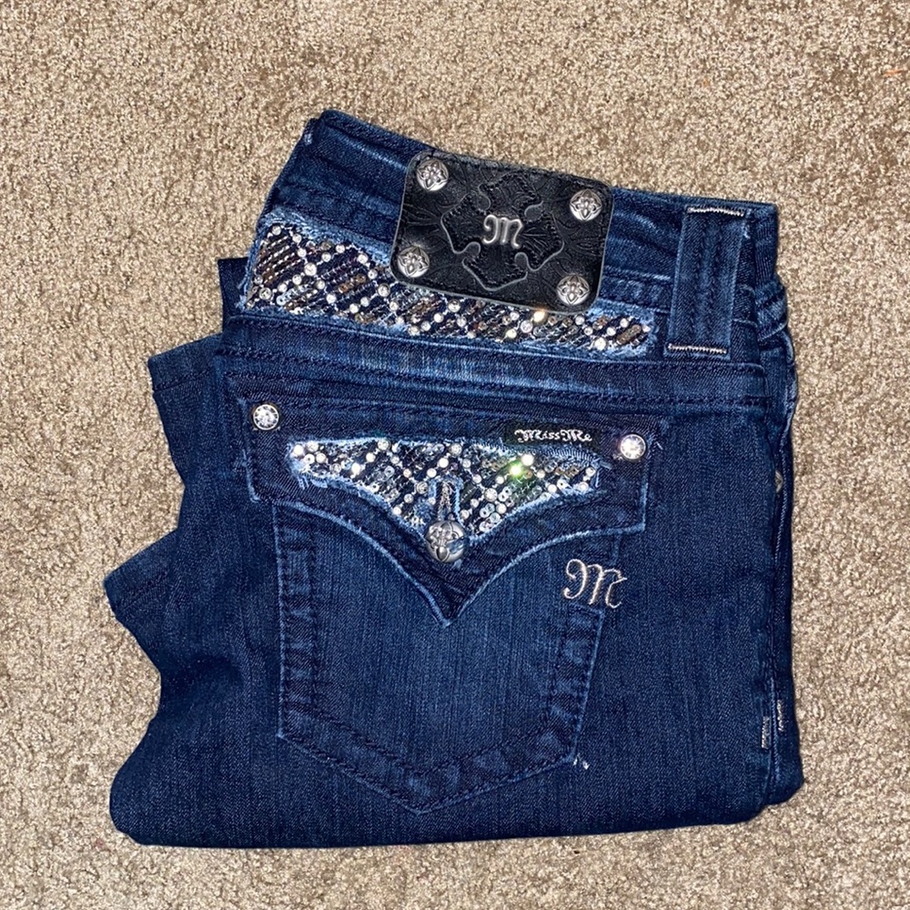 Miss Me dark blue bootcut jeans w silver details!